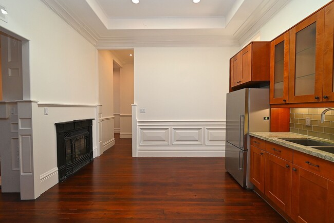 Building Photo - January Special!  Elegant 4 br/2 ba Victor...