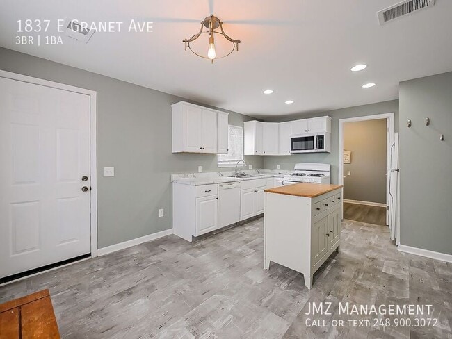 Building Photo - 1837 E Granet Ave