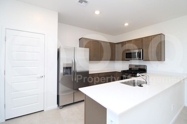 Building Photo - 4715 E Danta St