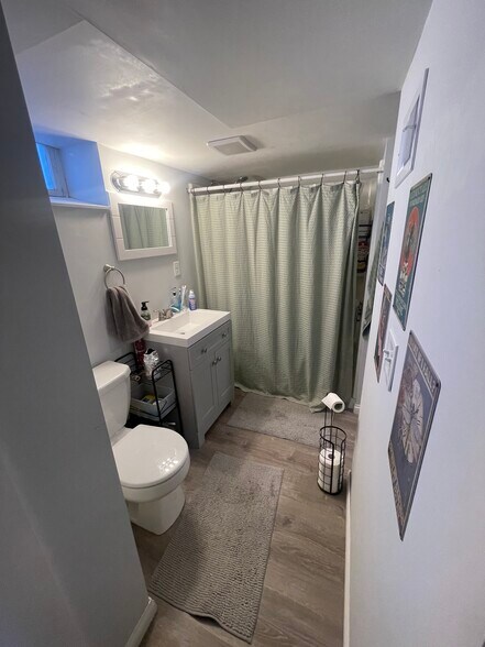 Building Photo - 1525 University Ave NE