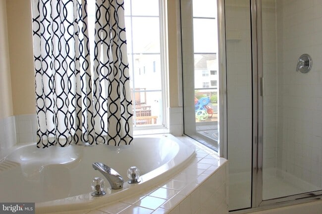 Building Photo - 42856 Golf View Dr