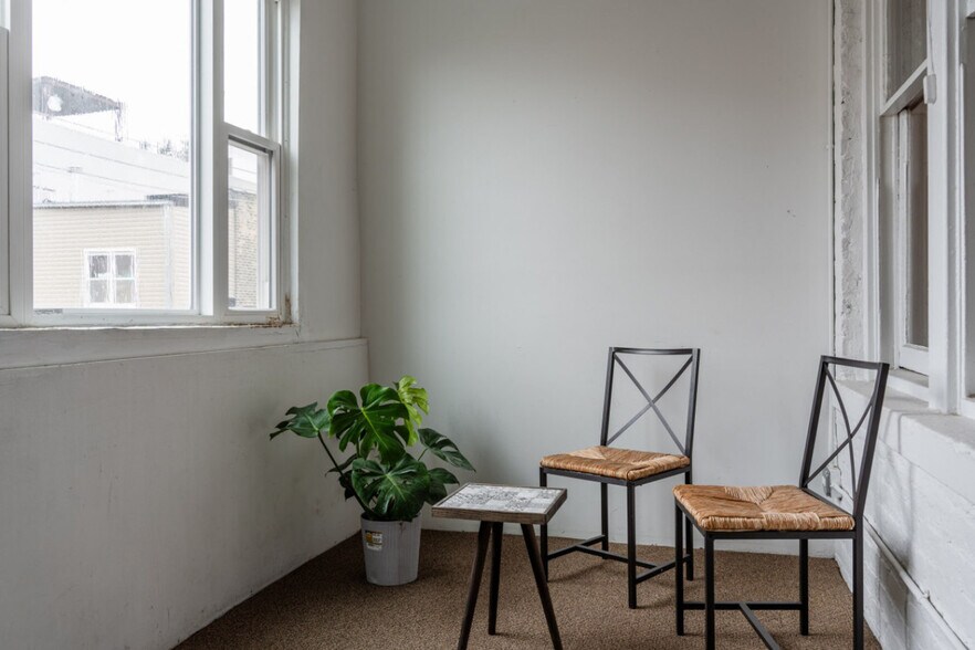 Building Photo - 2149 W Division St