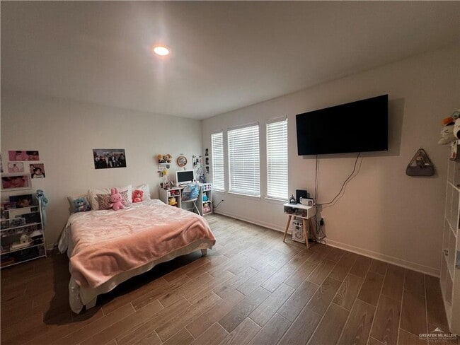 Building Photo - 23 El Paso Dr