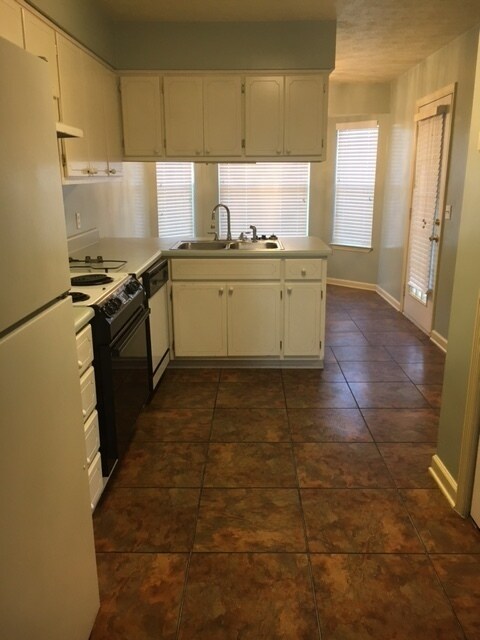 Building Photo - Spacious Home Convenient to Tyndall AFB, Shopping & More!