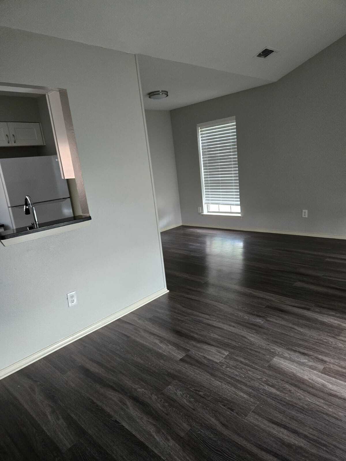 Building Photo - 210 Shrum Ct