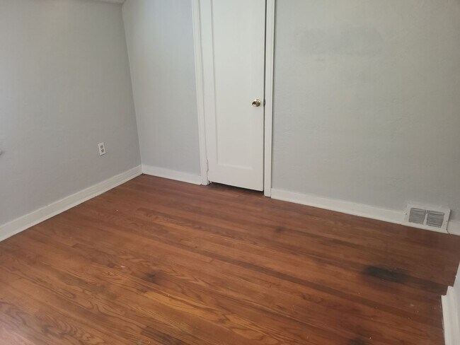Building Photo - 1541 Sylvan Terrace