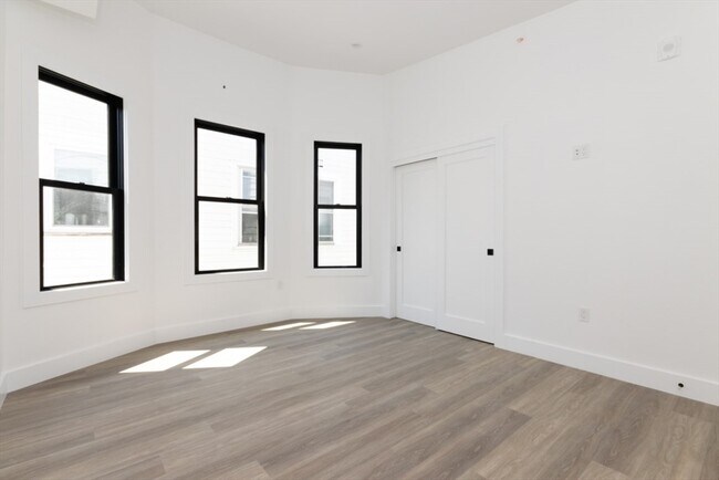 Building Photo - 630 Dorchester Ave