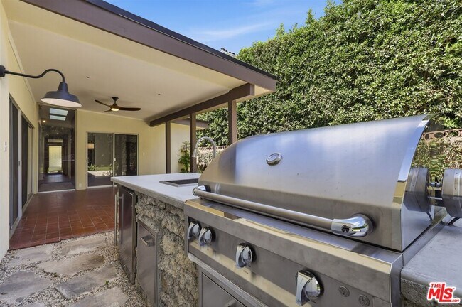 Building Photo - 444 S Windsor Blvd