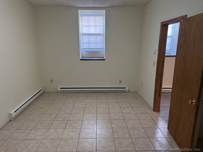 Building Photo - 21 Willow St