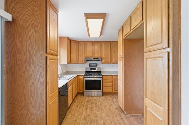 Building Photo - 5923 Burgundy Ave