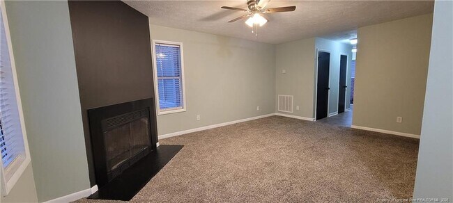 Building Photo - 667 Bartons Landing Pl