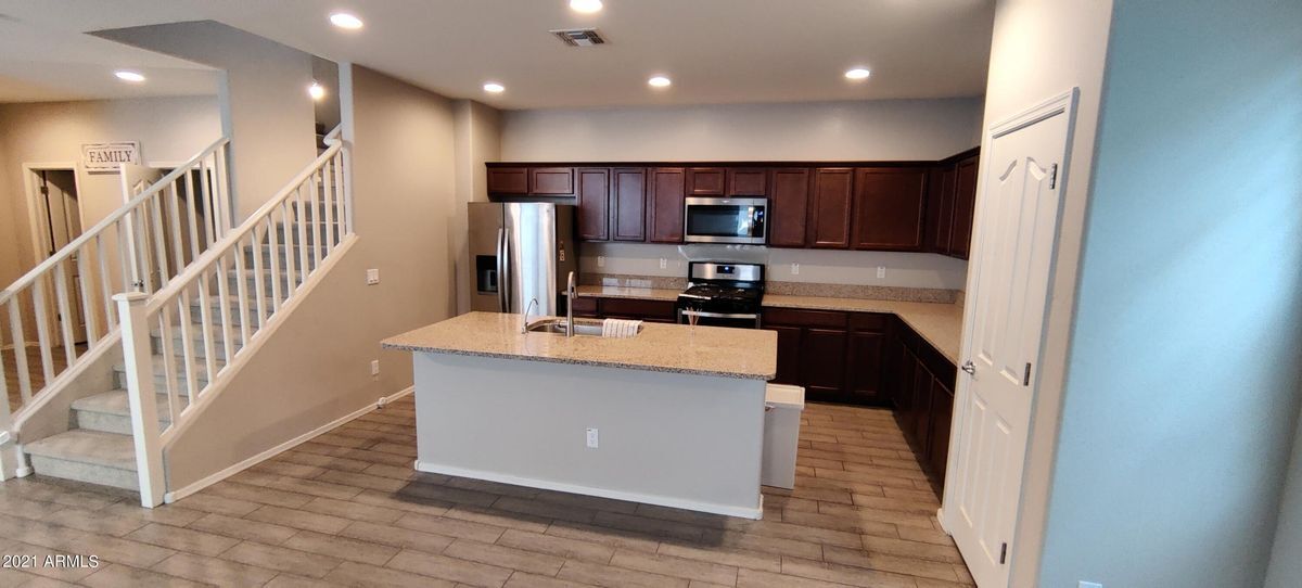 Building Photo - 2857 E Detroit St