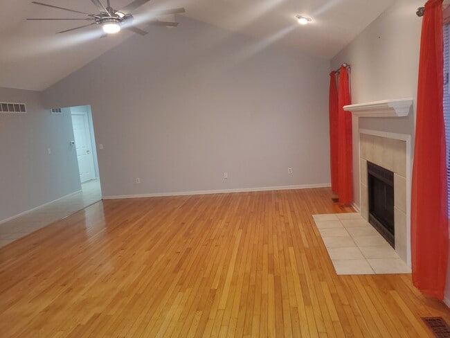 Building Photo - 50262 Barrett Dr