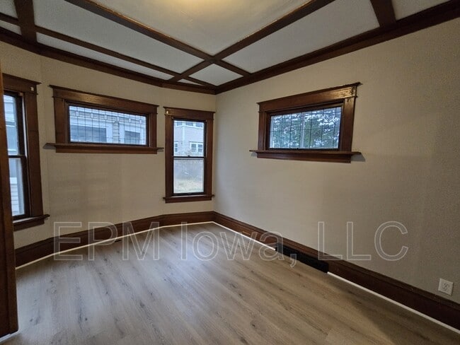 Building Photo - 349 17th St SE