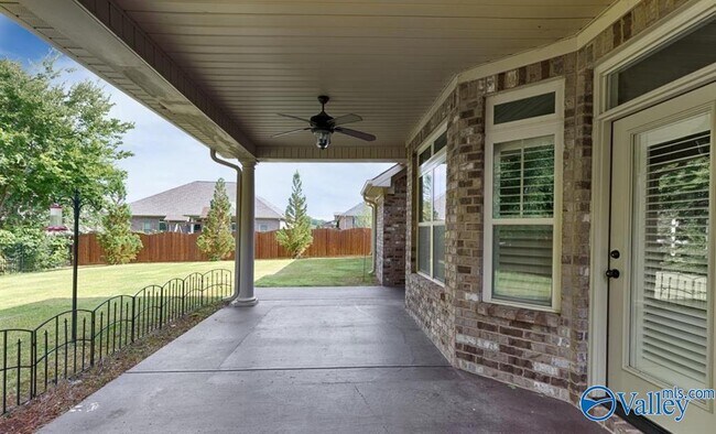 Building Photo - 138 Legacy Cove Dr SW