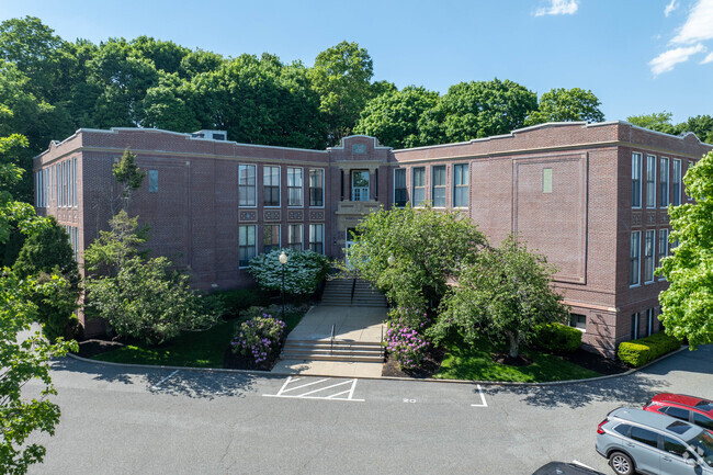 841 Parker Street is located in the Roxbury Submarket of Boston. - The Bulfinch