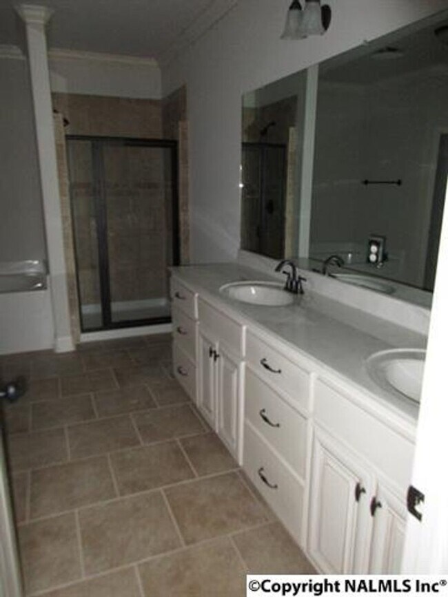 Building Photo - LIKE NEW!  FOUR BEDROOM BRICK HOME IN HAZE...
