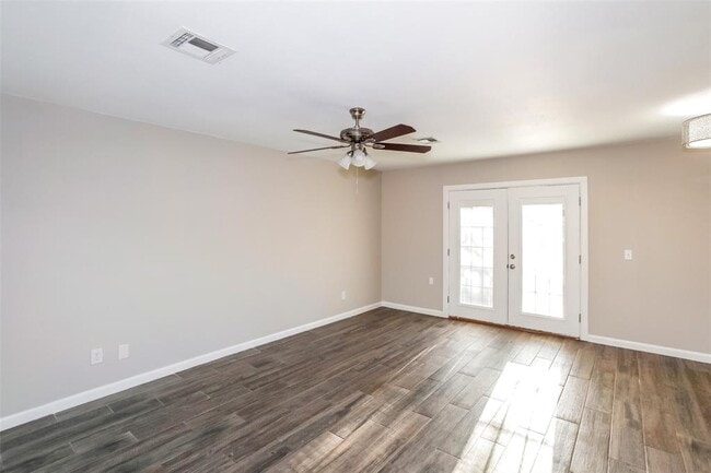 Building Photo - 8917 S Hillcrest Dr