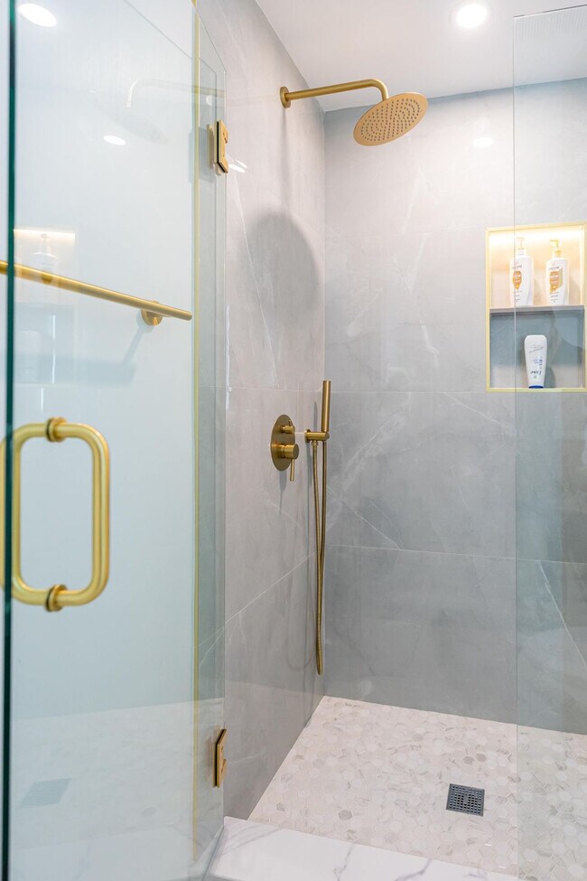 Building Photo - 42 White St Pl