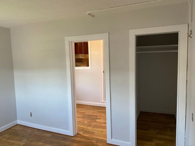 Building Photo - 1052 Main St