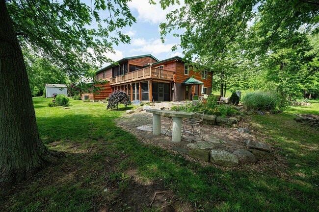 Building Photo - Beautiful 3 Bedroom Fully Furnished House ...