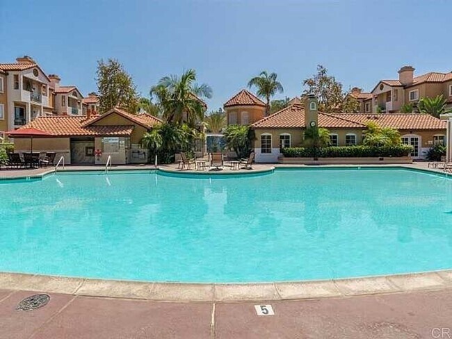 Building Photo - Mission Valley condo (River Colony) with balcony!  Central heat/ air. Gated garage parking. Pool/...