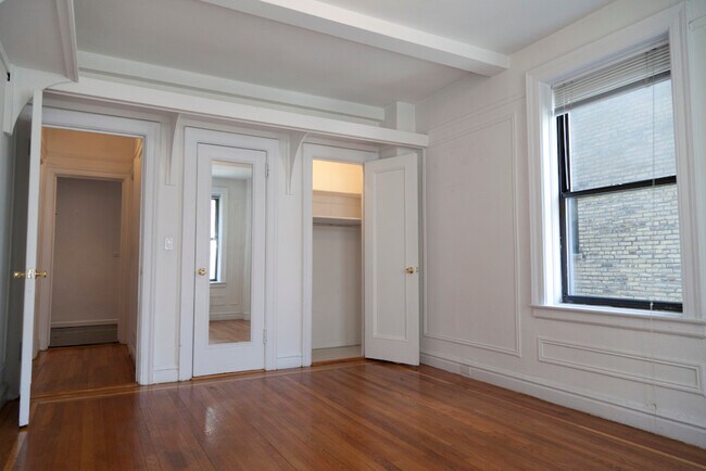 Primary Photo - 25 W 68th St