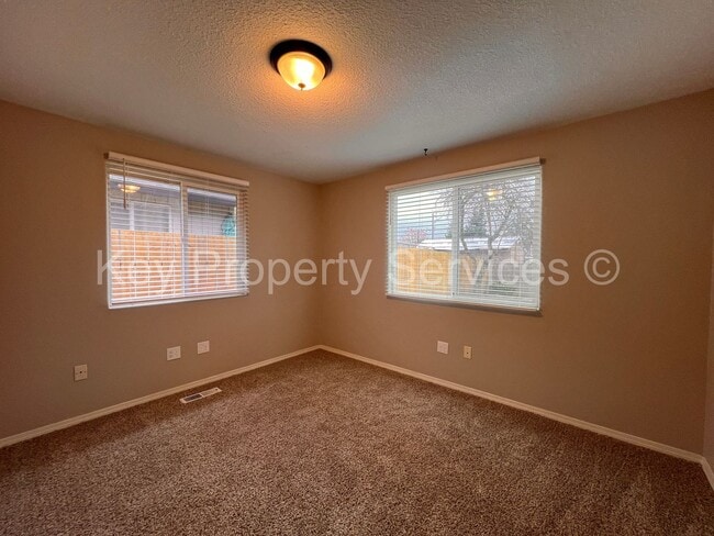 Building Photo - Charming Home in Quiet Image Neighborhood