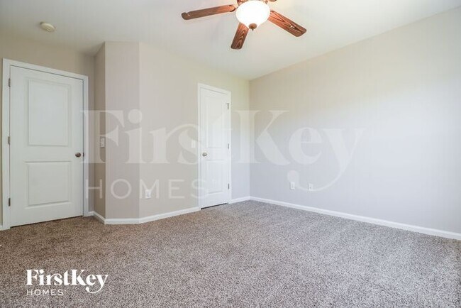 Building Photo - 619 English Oak Cir