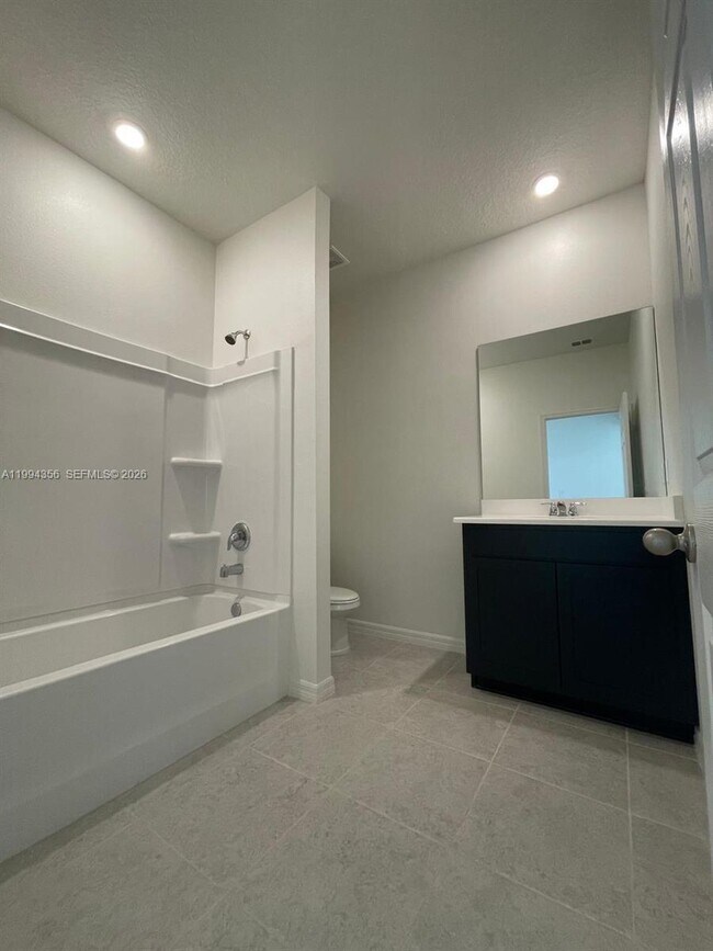 Building Photo - 2133 SE Flanders Rd