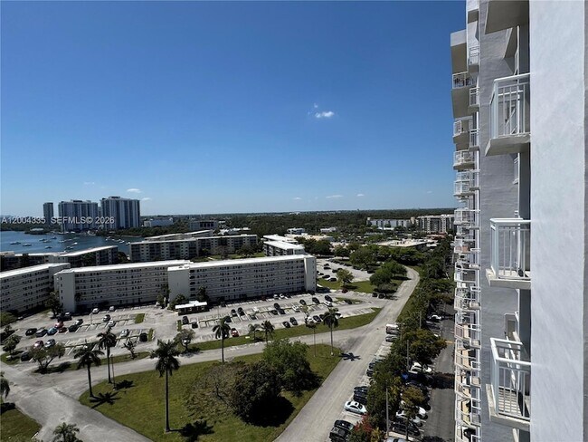 Building Photo - 18041 Biscayne Blvd