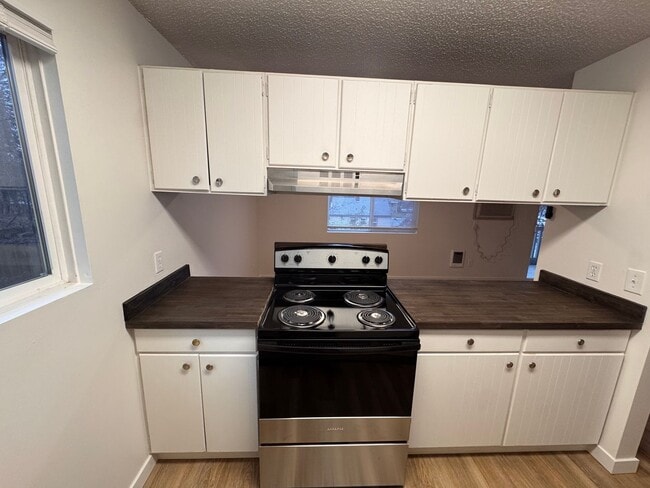 Building Photo - DESIRABLE MILLWOOD NEIGHBORHOOD ON TREE LINED STREET