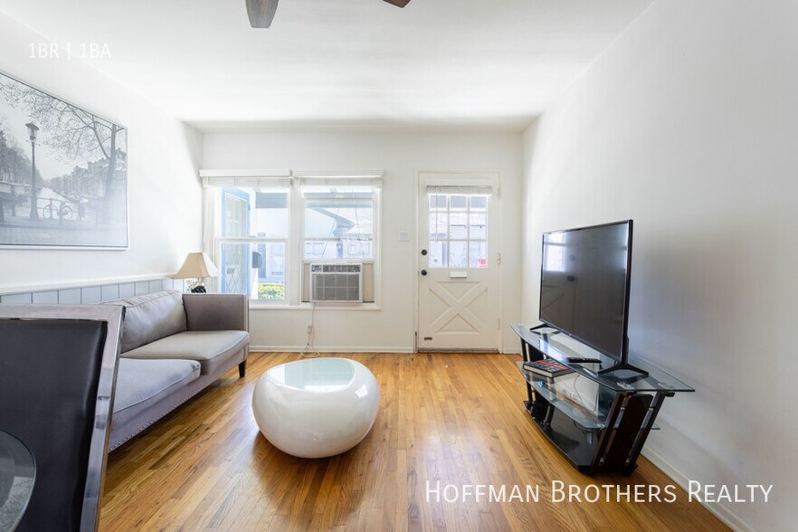 Building Photo - 12423 1/2 Chandler Blvd-