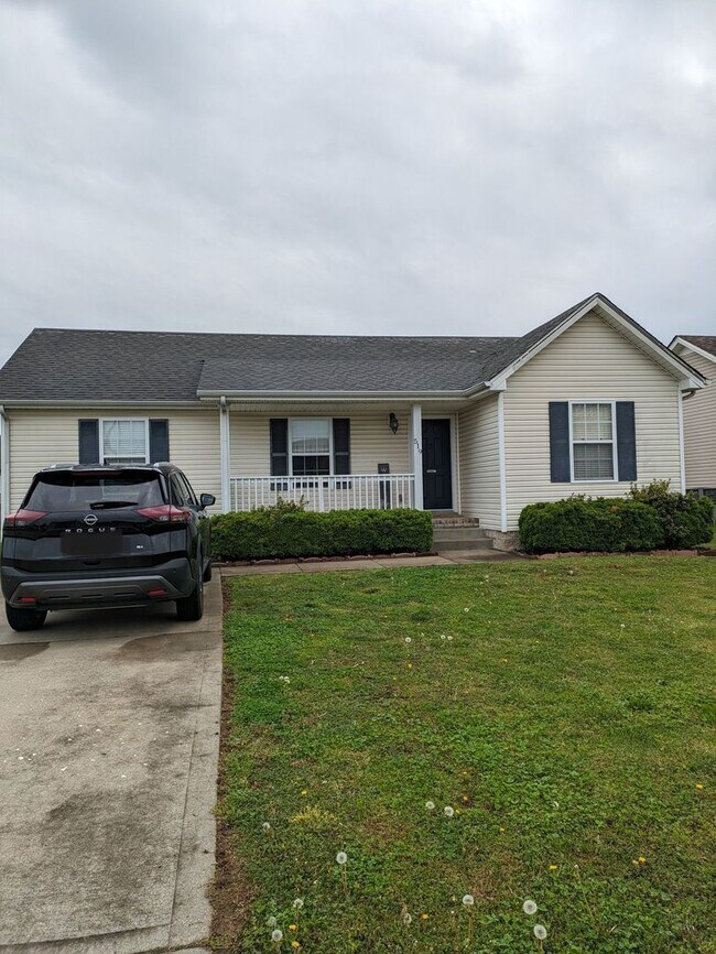 Primary Photo - 3 Bedroom Pet Friendly Home For Rent Close...