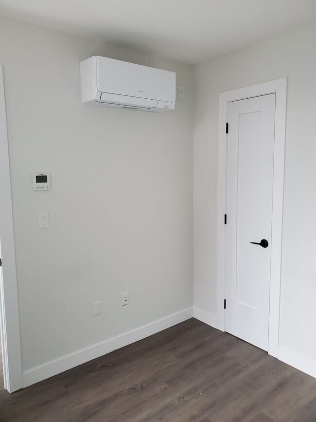 Building Photo - 80-12 Jamaica Ave