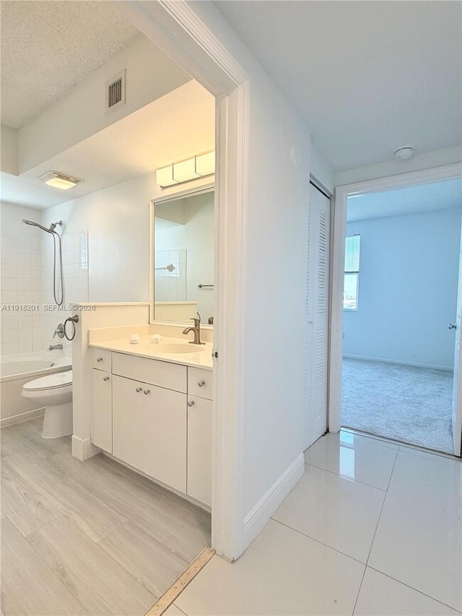 Building Photo - 17100 N Bay Rd