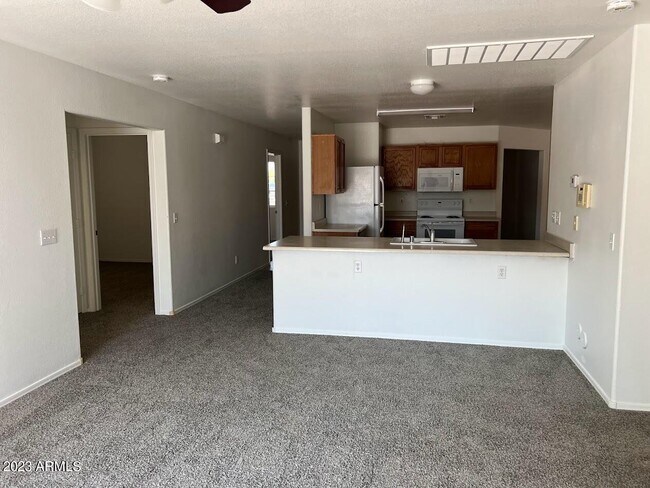 Building Photo - 3217 S 65th Dr
