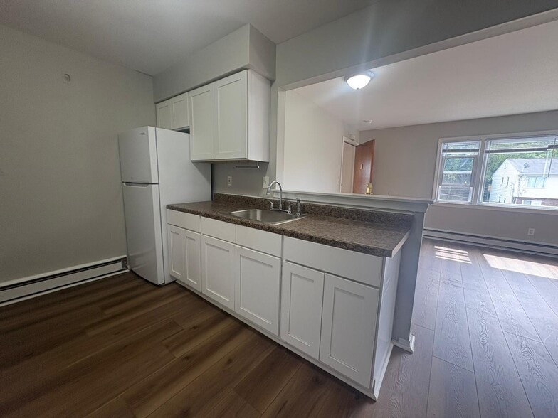 Building Photo - 220 Glen Haven Rd