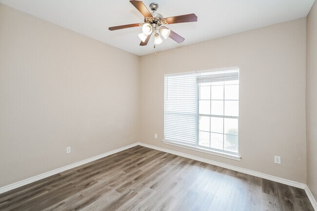 Building Photo - 6137 Kristen Dr