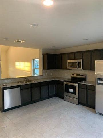 Building Photo - 1008 Emerald Dr