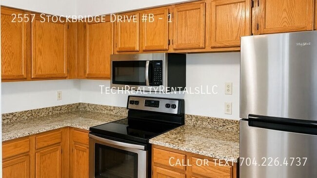 Building Photo - 2557 Stockbridge Dr