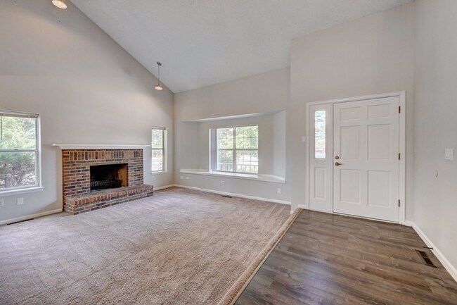Building Photo - $2,800 - 3 Bed. 2.5 Bath Home with AC, Lof...