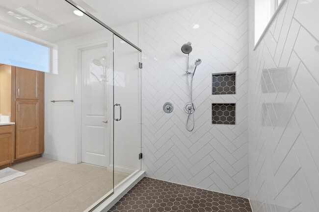 Building Photo - Luxury 5-Bedroom Residence in Eagle Creek with Indoor-Outdoor Living