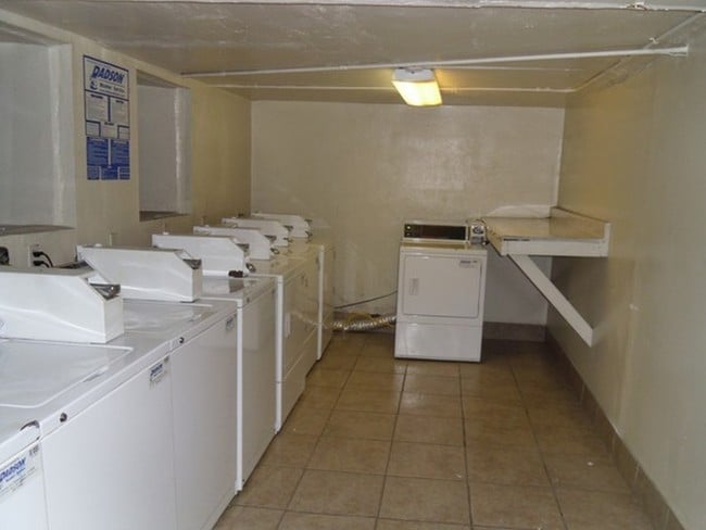 LaundryFacilities - The Wilshire