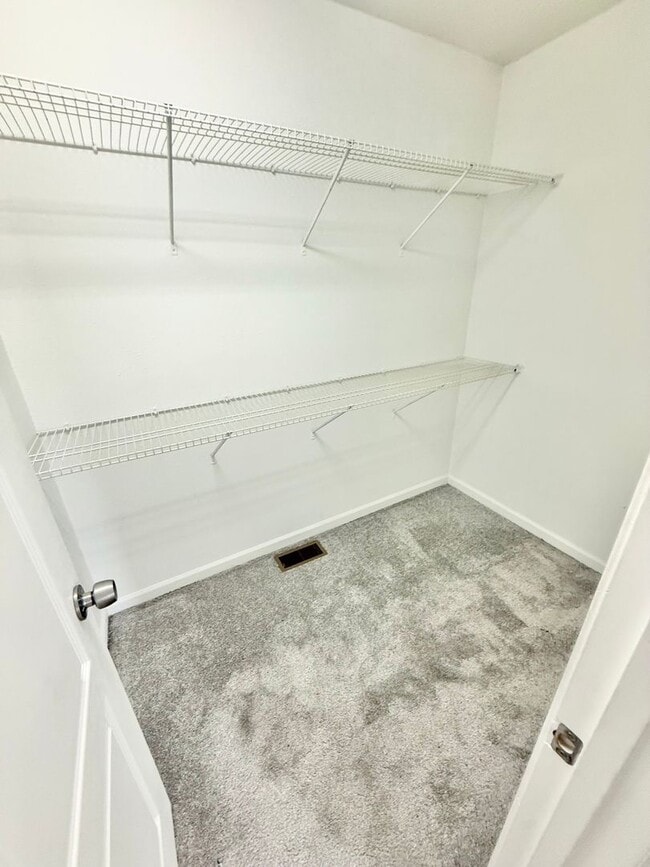 Building Photo - **4bed near MIL base- GRANITE/STAINLESS STEEL Appliances~ Roomates welcome!