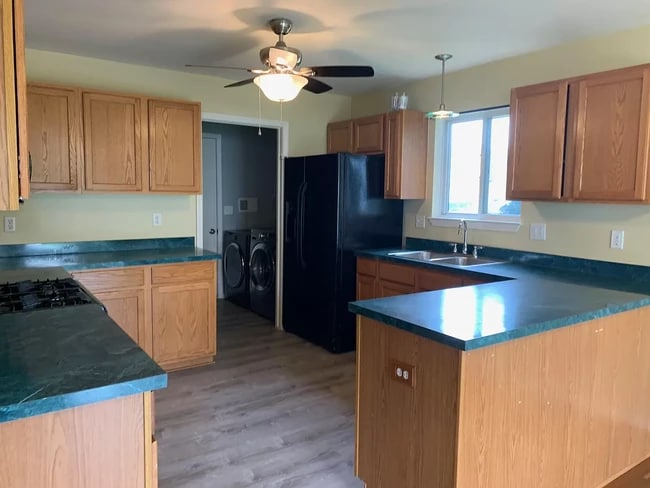 Building Photo - 6561 Robin Ct