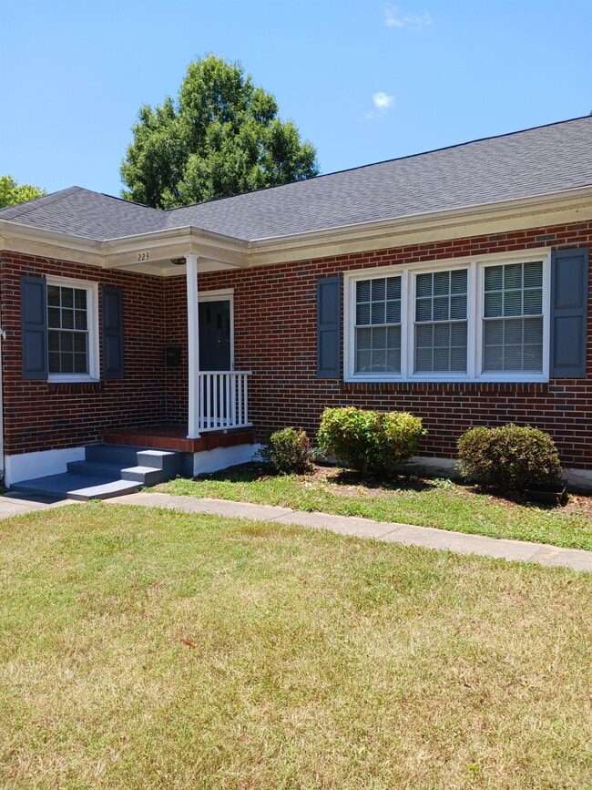 Building Photo - 223 Arnett Blvd