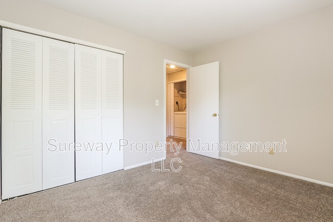 Building Photo - 190 Peregrine Dr