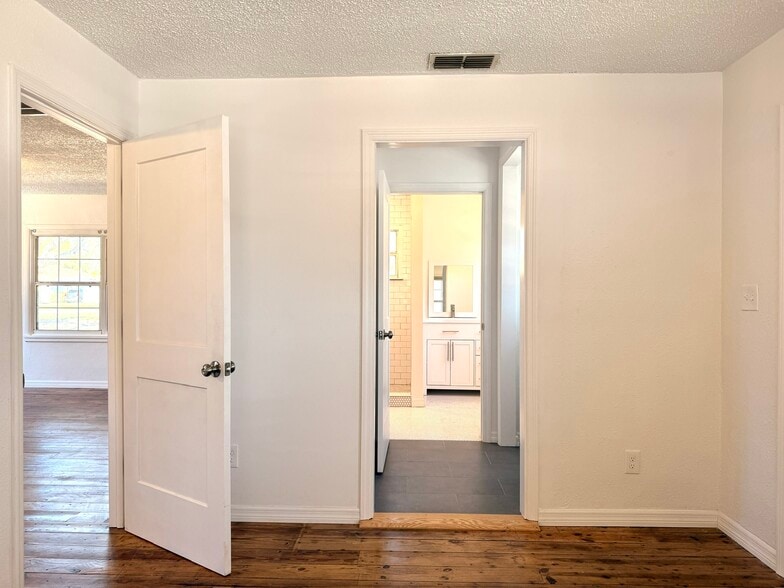 Building Photo - 7220 1st Ave N