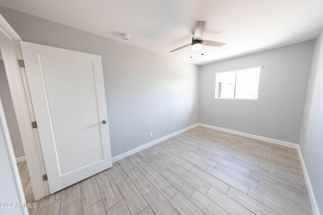 Building Photo - 2926 S Dromedary Dr